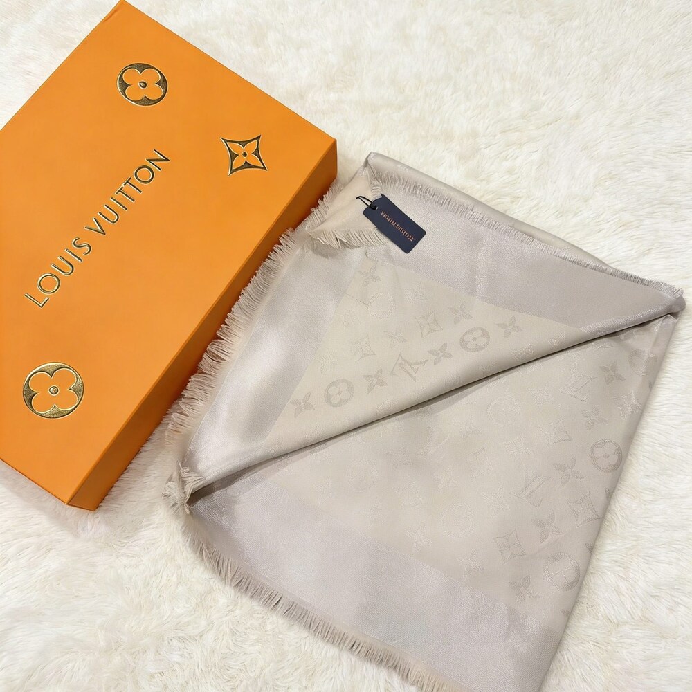 Louis Vuitton Light Beige Tonal Monogram Wrap - Picture 4 of 4